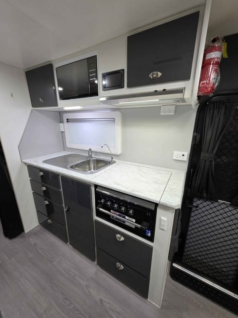 2018 Retreat Whitsunday 199C Triple Bunk photo 10