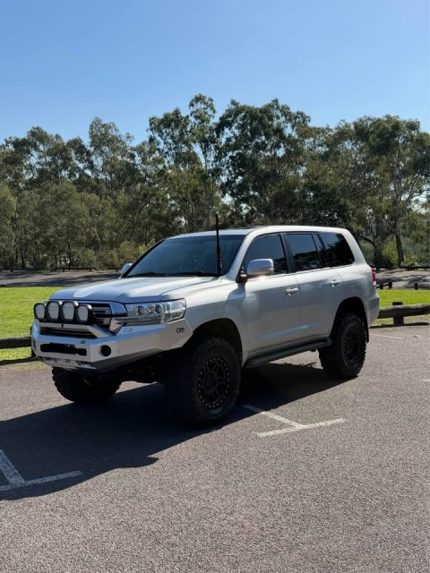 2017 Toyota LandCruiser photo 2