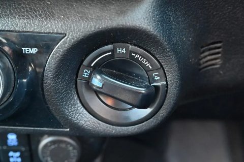 2021 Toyota Hilux photo 3