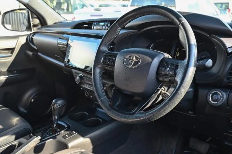2021 Toyota Hilux photo 6