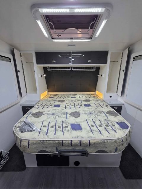 2018 Retreat Whitsunday 199C Triple Bunk photo 12