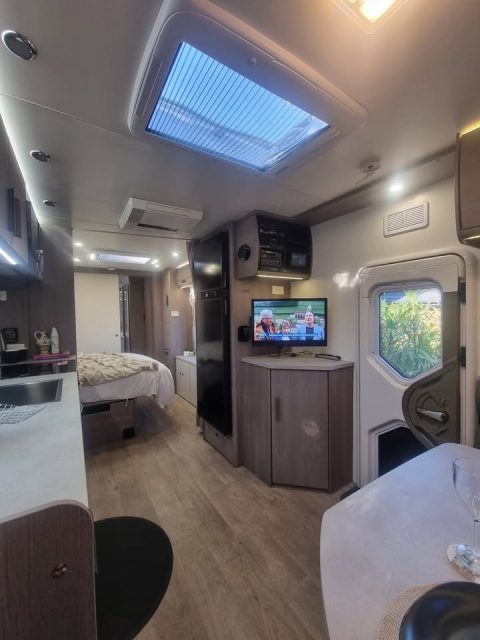 2019 Jayco Silverline 24.75’ photo 8