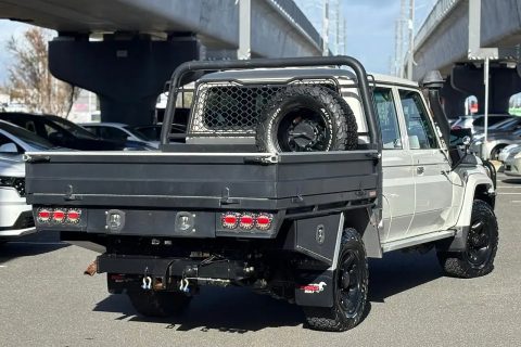 2019 Toyota Landcruiser photo 2