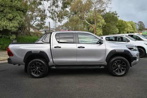 2021 Toyota Hilux photo 2