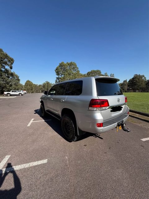 2017 Toyota LandCruiser photo 3